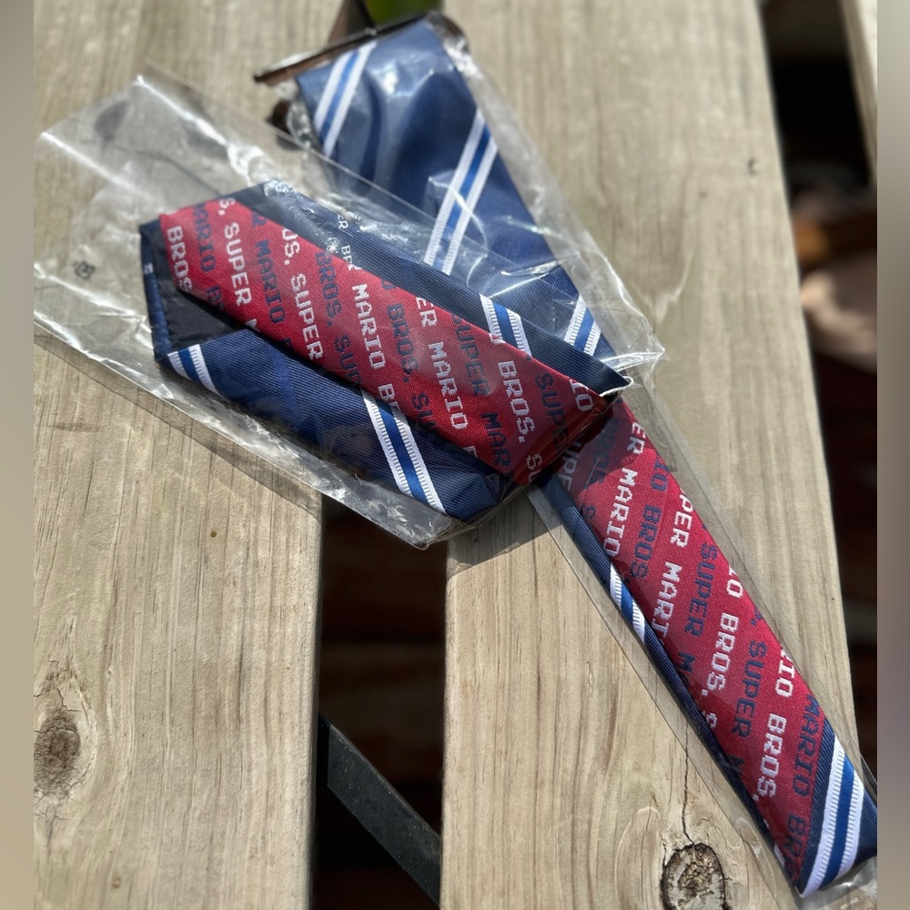 Super Mario Bros collectible men’s tie - Picture 3 of 3